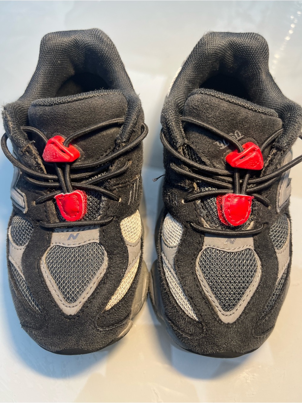 New Balance bungee Kids Black and Gray Sneakers with Red Accents - Picture 12 of 12